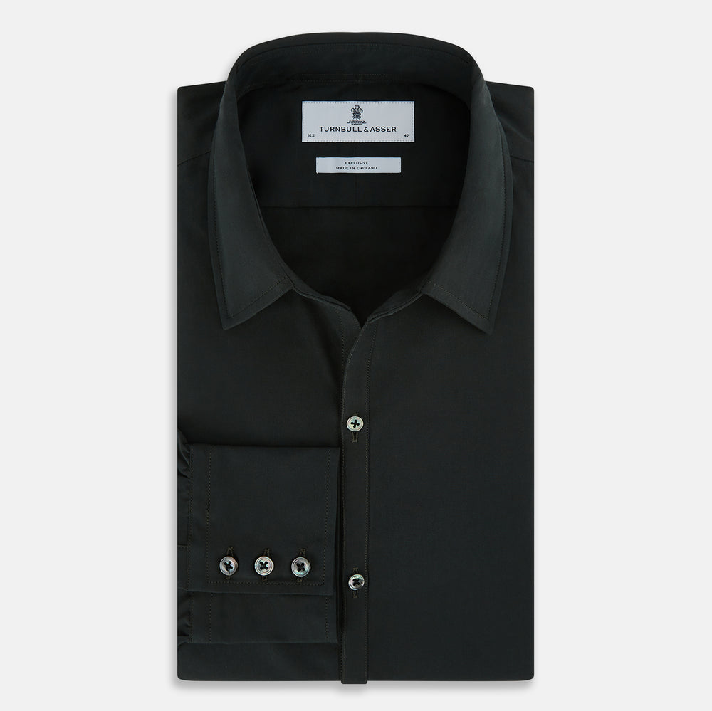 The FOREST GREEN WINDSOR SHIRT by Turnbull & Asser features long sleeves, a Windsor collar, and buttoned cuffs, reflecting British craftsmanship. Displayed on a plain white background.