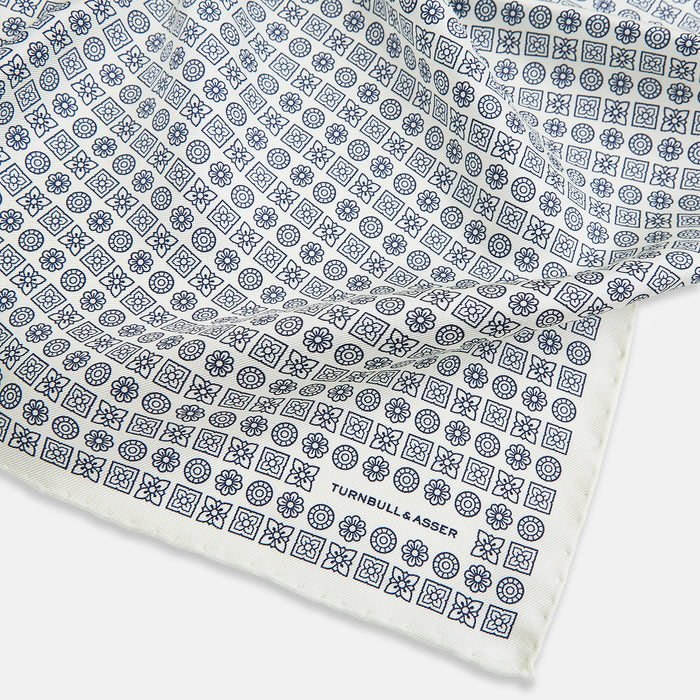 Floral White Pocket Square in Silk Image 1