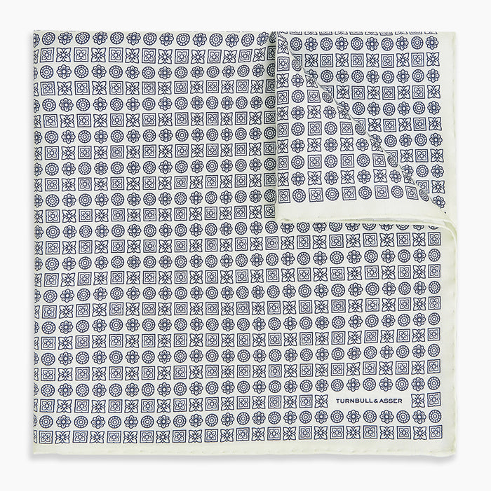 Floral White Pocket Square in Silk Image 4