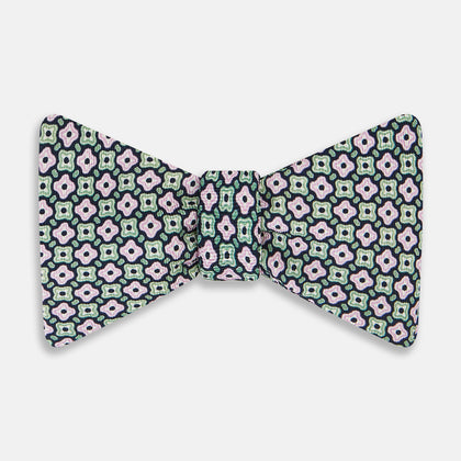Kelly Green and Pink Abstract Quatrefoil Foulard Printed Silk Tie