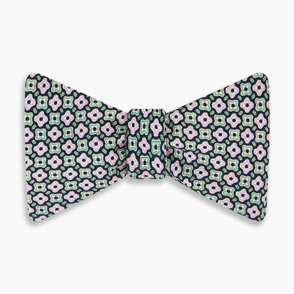 Kelly Green and Pink Abstract Quatrefoil Foulard Printed Silk Tie Image 3