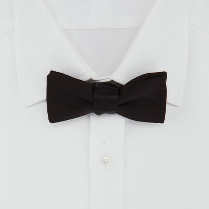 Black Batwing Satin Bow Tie Image 1