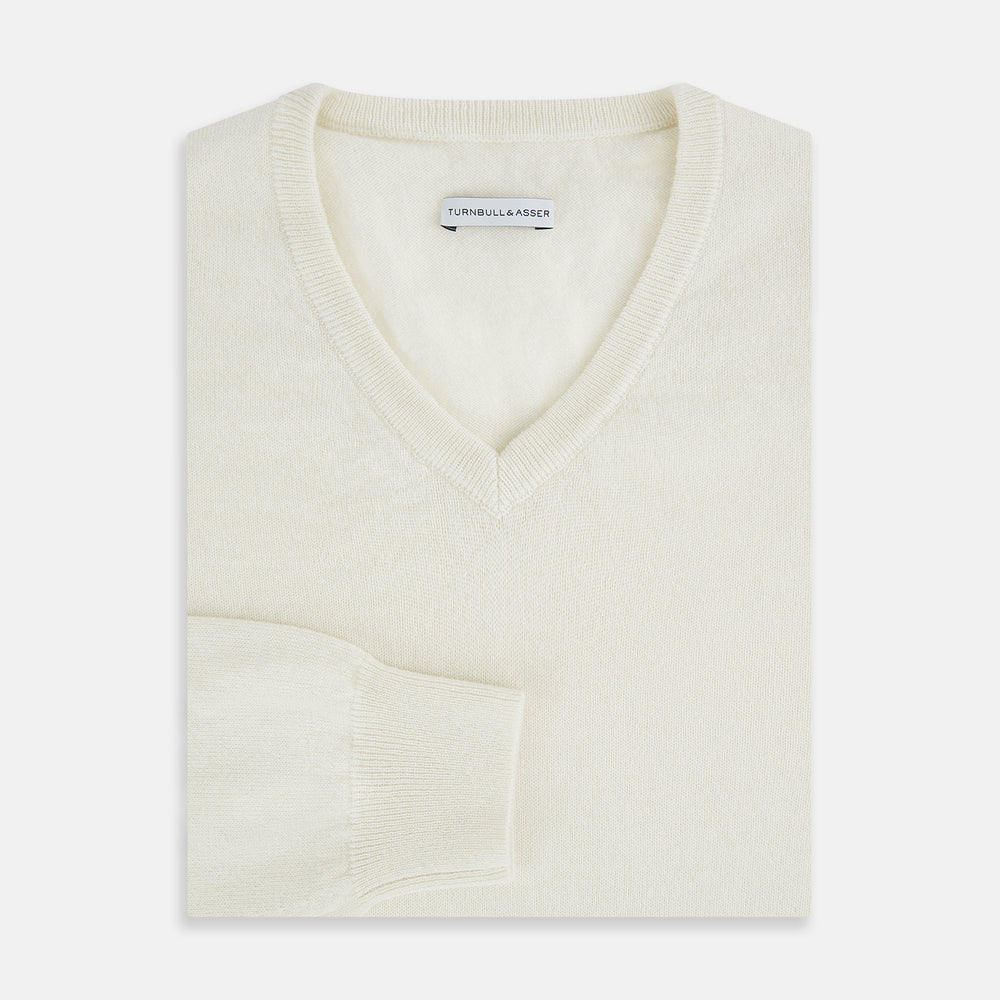 The Turnbull & Asser White Cashmere V-Neck Jumper features long sleeves and a versatile light cream shade, making it a timeless addition to your knitwear collection.