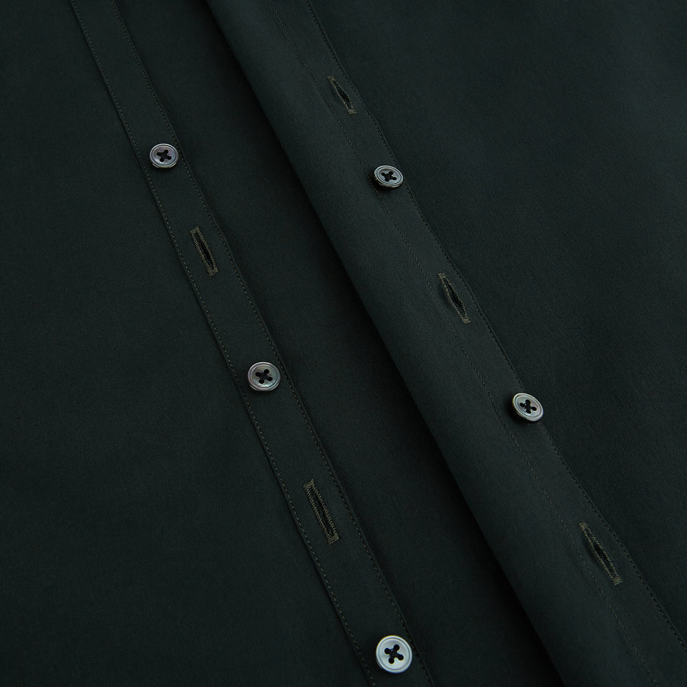 The FOREST GREEN WINDSOR SHIRT by Turnbull & Asser features long sleeves, a Windsor collar, and buttoned cuffs, reflecting British craftsmanship. Displayed on a plain white background.