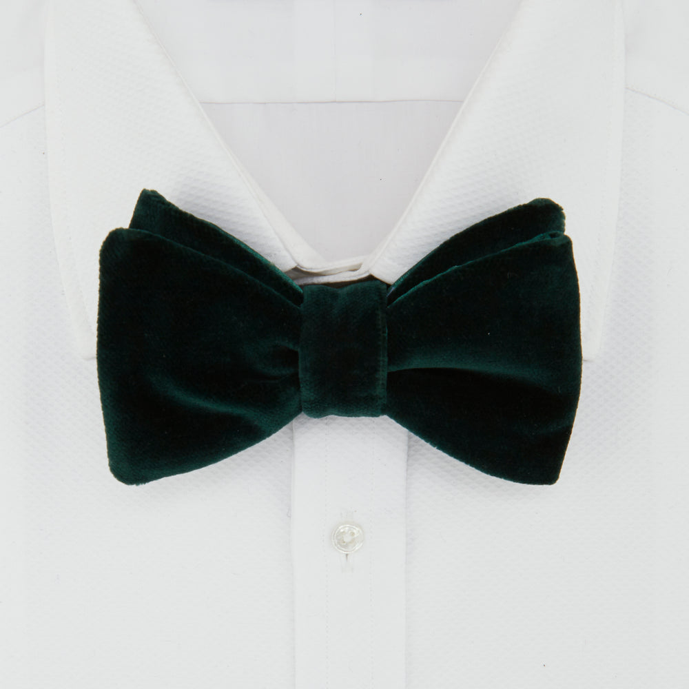 The Green Velvet Bow Tie by Turnbull & Asser, ideal for formal events, is displayed against a plain white background.